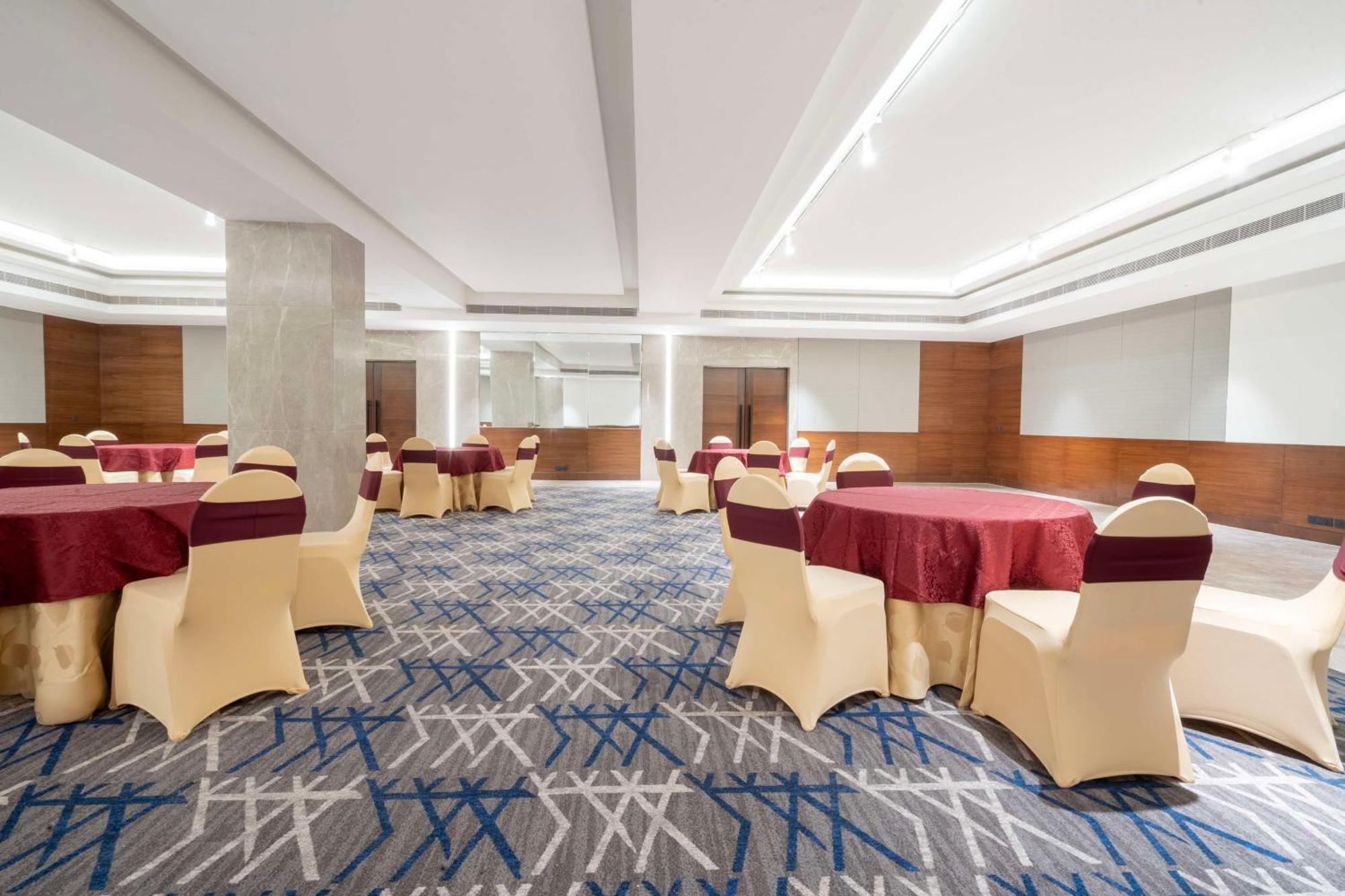 Radisson Hotel Vrindāvan Dış mekan fotoğraf